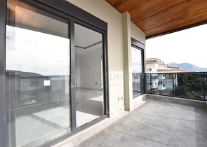 Квартира 3+1 в новом комплексе с видом на море и крепость Алании