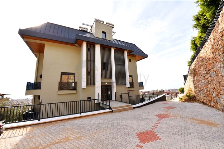 Трехкомнатная квартира с шикарным панорамным видом на море