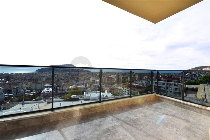 Трехкомнатная квартира с шикарным панорамным видом на море