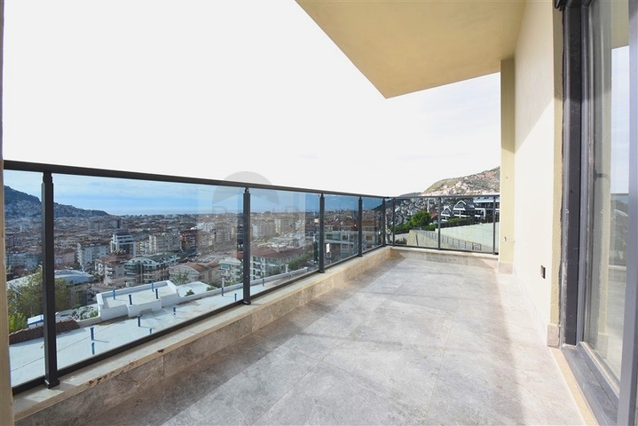 Трехкомнатная квартира с шикарным панорамным видом на море