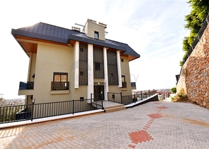 Трехкомнатная квартира с шикарным панорамным видом на море