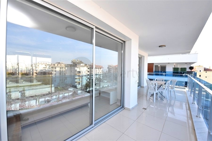 Большие апартаменты 1+1 в современном комплексе в районе Кестель