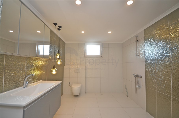 Просторный пентхаус 5+1 в живописном месте и шаговой доступности к морю