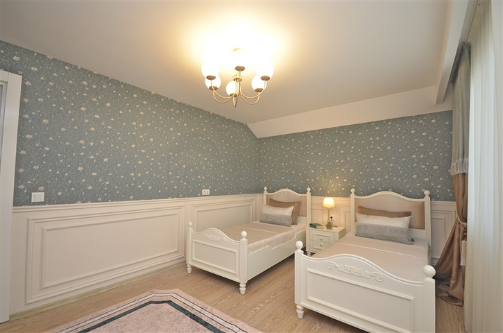 Просторный пентхаус 5+1 в живописном месте и шаговой доступности к морю