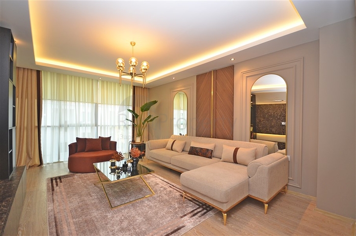 Просторный пентхаус 5+1 в живописном месте и шаговой доступности к морю