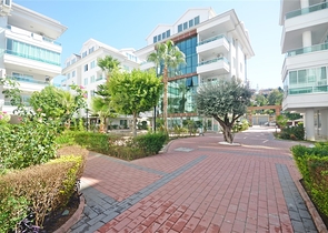 Просторный пентхаус 5+1 в живописном месте и шаговой доступности к морю