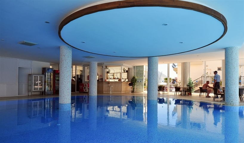 Большая квартира в комплексе с отельной инфраструктурой в центральном районе Джикджилли.