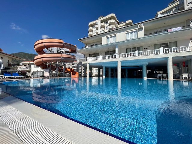 Большая квартира в комплексе с отельной инфраструктурой в центральном районе Джикджилли.