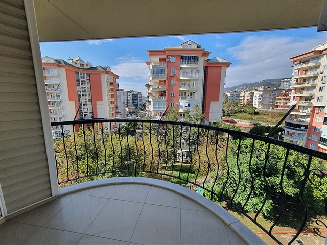 Большая квартира в комплексе с отельной инфраструктурой в центральном районе Джикджилли.