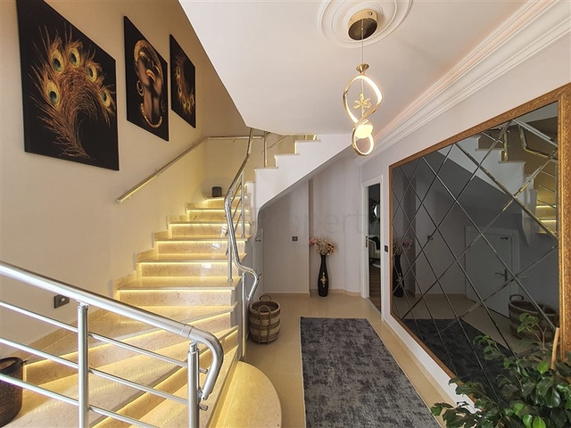 Большая квартира в комплексе с отельной инфраструктурой в центральном районе Джикджилли.