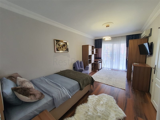 Большая квартира в комплексе с отельной инфраструктурой в центральном районе Джикджилли.