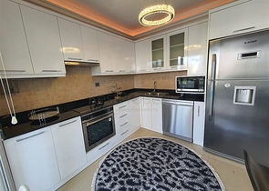 Большая квартира в комплексе с отельной инфраструктурой в центральном районе Джикджилли.