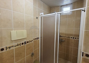 Большая квартира в комплексе с отельной инфраструктурой в центральном районе Джикджилли.