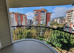 Большая квартира в комплексе с отельной инфраструктурой в центральном районе Джикджилли.