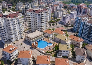 Большая квартира в комплексе с отельной инфраструктурой в центральном районе Джикджилли.