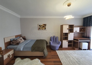 Большая квартира в комплексе с отельной инфраструктурой в центральном районе Джикджилли.