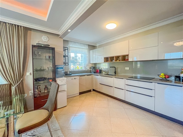 Просторная квартира 2+1 с большой террасой 