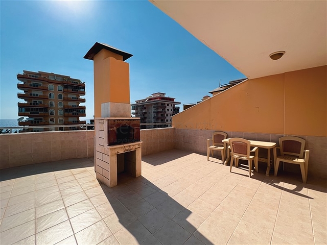 Пентхаус 3+1 с видом на море в районе Махмутлар