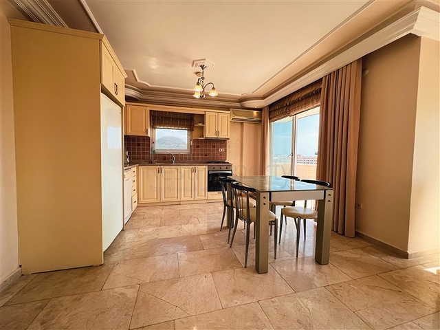 Пентхаус 3+1 с видом на море в районе Махмутлар