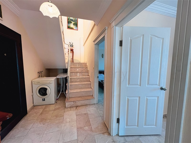 Пентхаус 3+1 с видом на море в районе Махмутлар