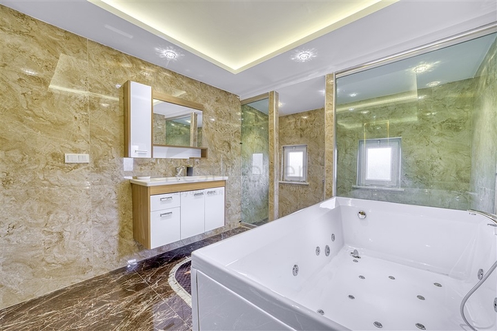 Пентхаус с видом на горы в Кестеле