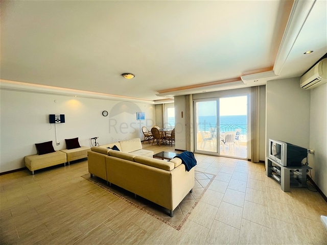 Квартира планировкой 3+1 с безупречным видом на Средиземное море