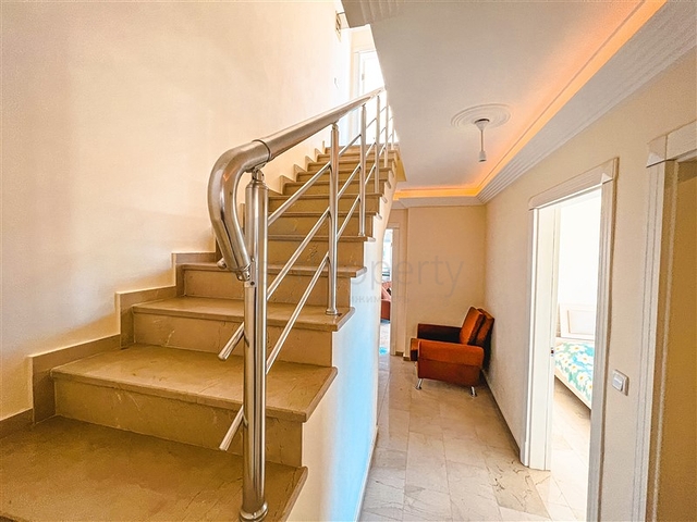 Просторный пентхаус 4+1 с видом на море