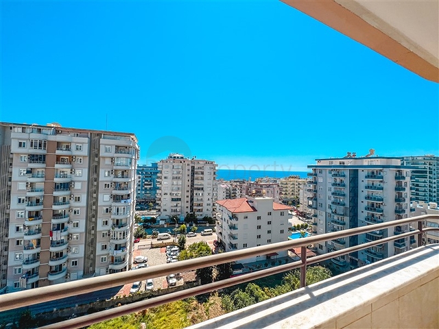 Просторный пентхаус 4+1 с видом на море