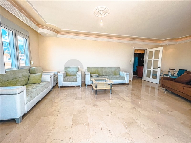 Просторный пентхаус 4+1 с видом на море