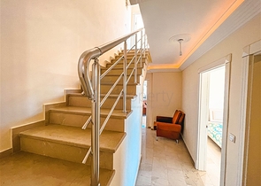 Просторный пентхаус 4+1 с видом на море