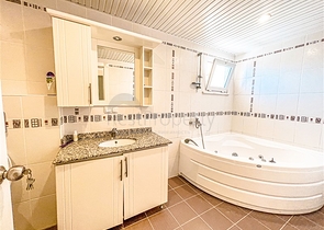 Просторный пентхаус 4+1 с видом на море