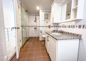 Просторный пентхаус 4+1 с видом на море