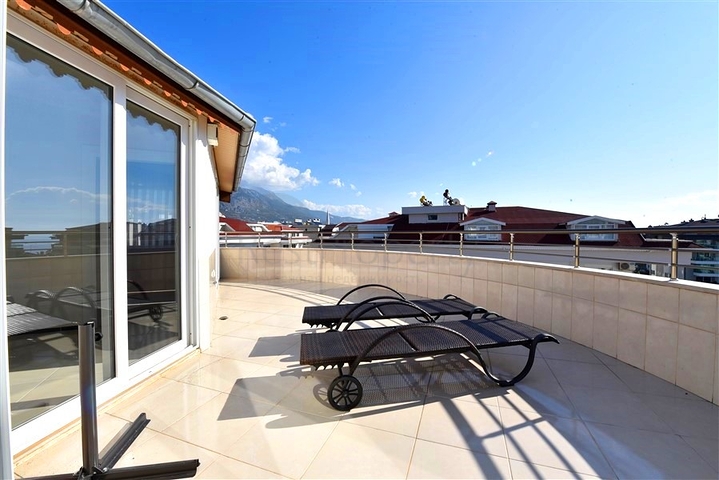 Пентхаус-дуплекс 4+1 в районе Кестель всего в 20 м от моря