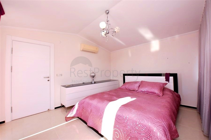 Пентхаус-дуплекс 4+1 в районе Кестель всего в 20 м от моря