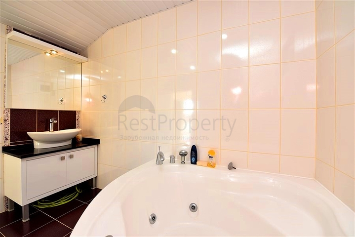 Пентхаус-дуплекс 4+1 в районе Кестель всего в 20 м от моря