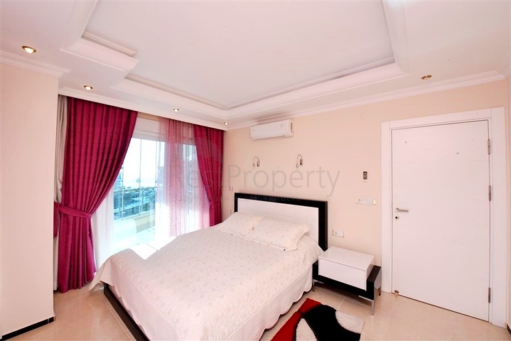 Пентхаус-дуплекс 4+1 в районе Кестель всего в 20 м от моря