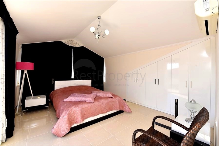 Пентхаус-дуплекс 4+1 в районе Кестель всего в 20 м от моря