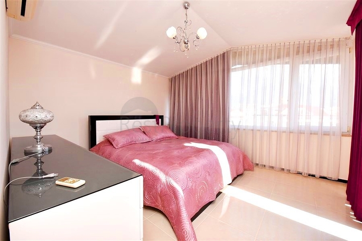 Пентхаус-дуплекс 4+1 в районе Кестель всего в 20 м от моря