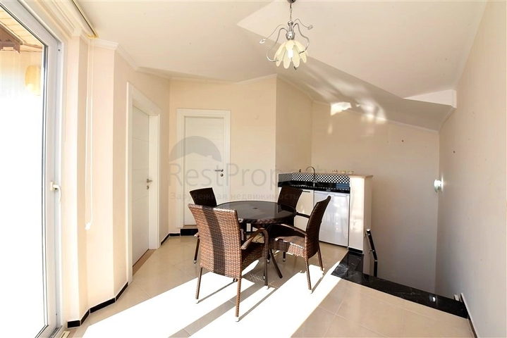 Пентхаус-дуплекс 4+1 в районе Кестель всего в 20 м от моря