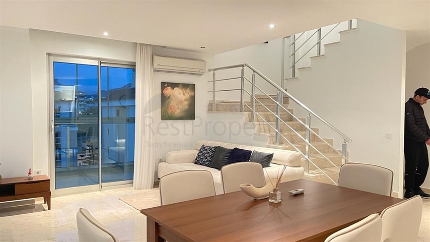 Трёхкомнатный пентхаус в районе Кестель