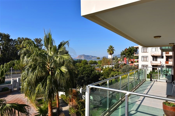 Просторная двухкомнатная квартира в 50 м от моря