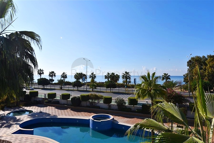 Просторная двухкомнатная квартира в 50 м от моря