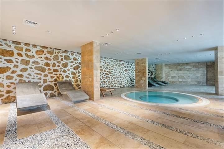 Просторная двухкомнатная квартира в жилом комплексе с развитой инфраструктурой в Кестеле