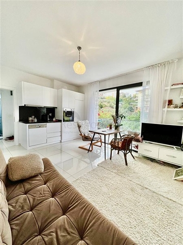 Просторная двухкомнатная квартира в жилом комплексе с развитой инфраструктурой в Кестеле