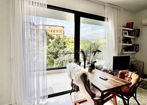 Просторная двухкомнатная квартира в жилом комплексе с развитой инфраструктурой в Кестеле