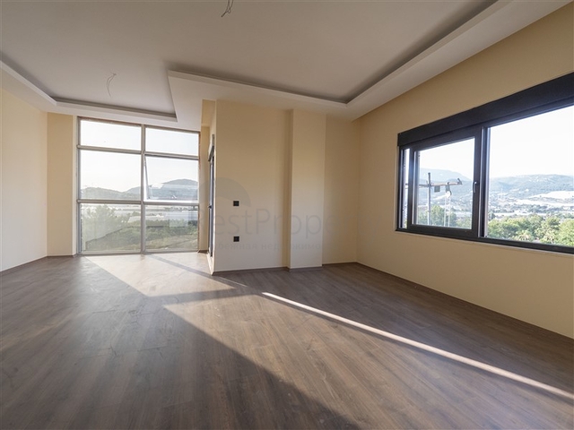 Пентхаус 4+1 в зеленом районе Демирташ