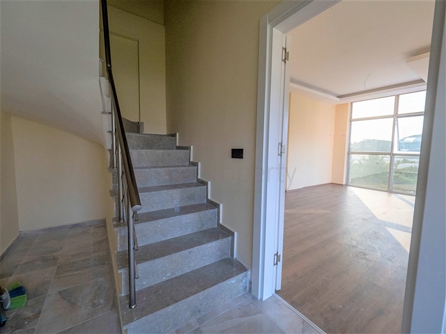 Пентхаус 4+1 в зеленом районе Демирташ