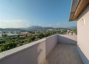 Пентхаус 4+1 в зеленом районе Демирташ