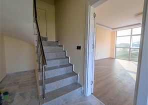 Пентхаус 4+1 в зеленом районе Демирташ