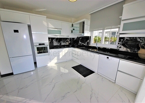 Уютная вилла с панорамным видом в районе Каргыджак